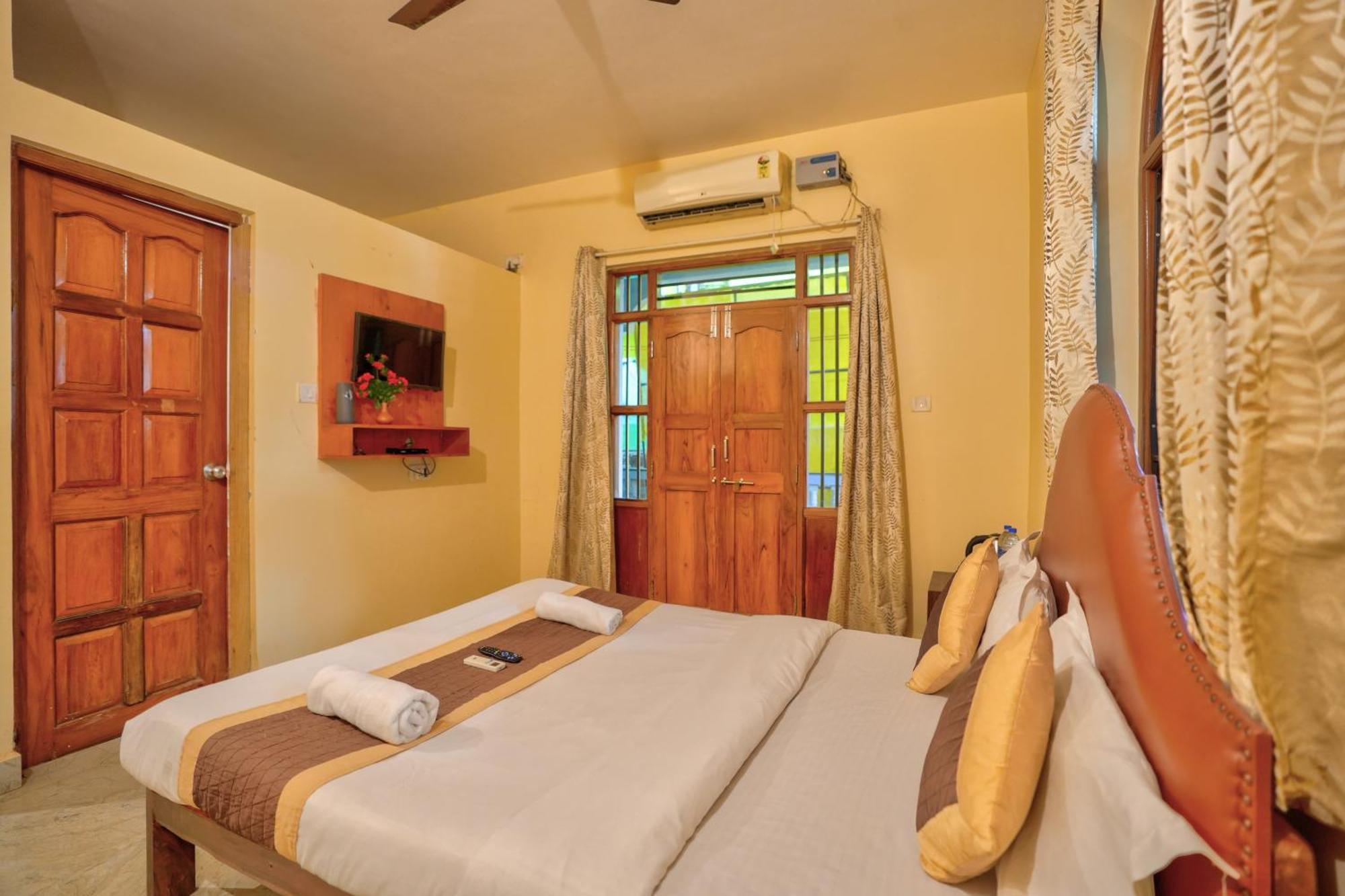 Roseal Beach Front Baga Exterior photo