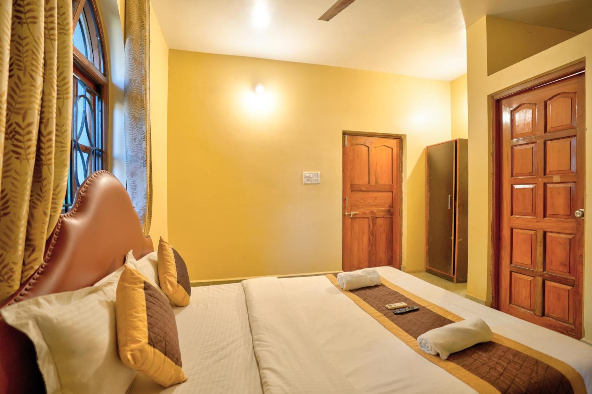 Roseal Beach Front Baga Exterior photo